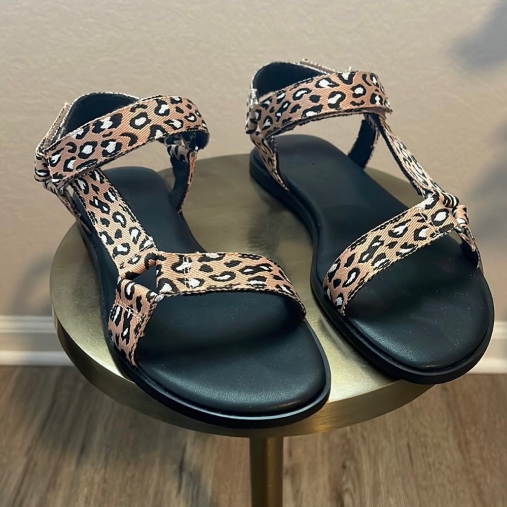NWOT Sanctuary leopard print sandal Sz 7